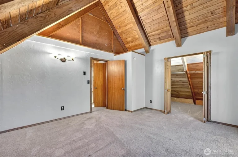 Upstairs bedroom